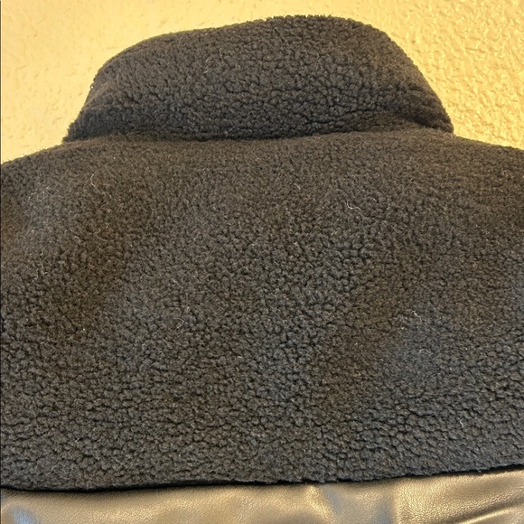 BearPaw Black Puffer Vest - Picture 7 of 9